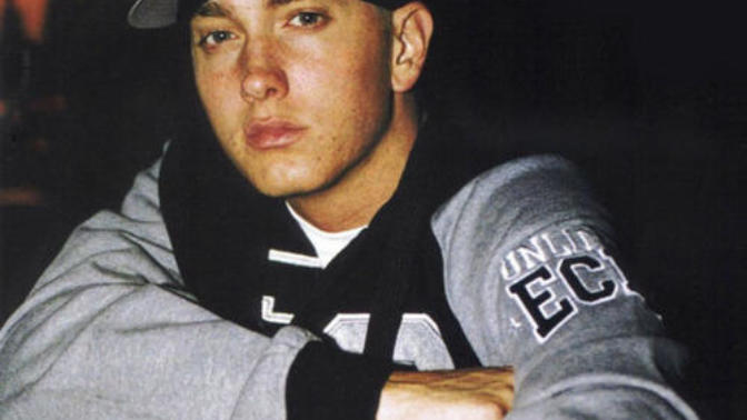 Eminem dinlemek sizcede ergence değil mi?