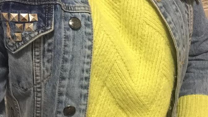 Kızlar, Kızlar kazağın üstüne kot ceket giyilir mi?