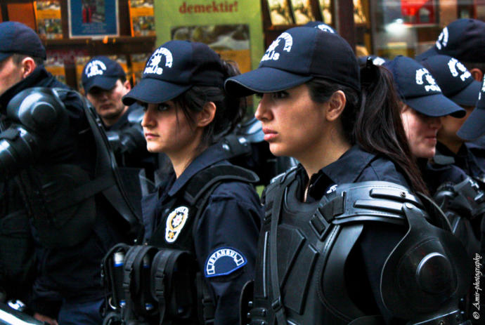 bayan Türk polis