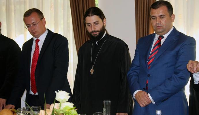Kızlar, Nikodimos Kabarnos Sizce yakışıklı mı ?