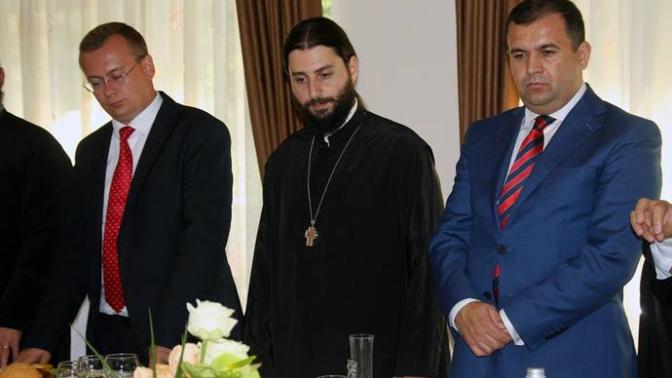 Kızlar, Nikodimos Kabarnos Sizce yakışıklı mı?