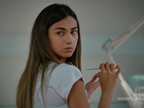 Kırgın Çiçekler Meral çok hoş değil mi?