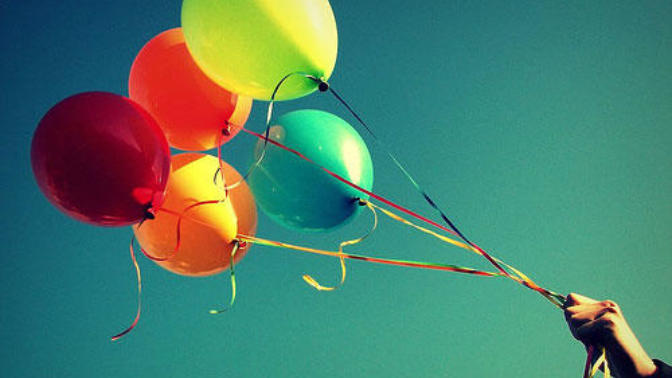 Acıyı hatırlatan elinde kalan ip midir, uçup giden balon mu?