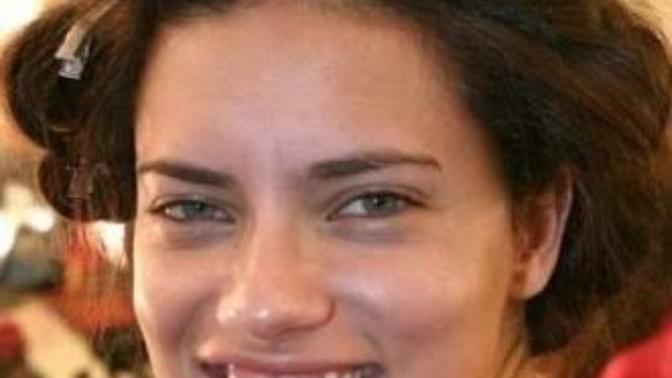 Adriana lima mı tuba büyüküstün mü?