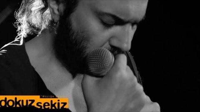 Şaka gibi ama komik değil. Sizce de böyle mi hayat?