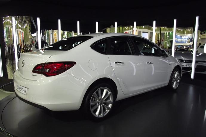 Toyota corolla 1.33 mü Opel astra sedan 1.6 mı?