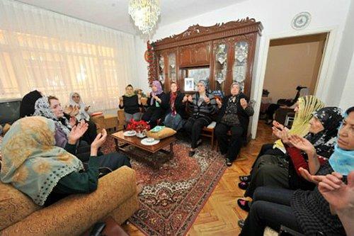 Cenaze Evine Ne Gider? Başsağlığına Giderken Ne Alınır? KizlarSoruyor