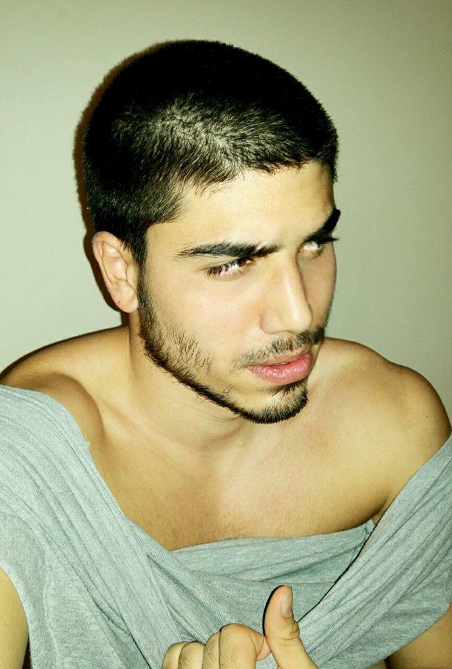 Kızlar, üniversiteden iki üç kız gay olup olmadığımı sordu neden böyle bir şey sordular sizce?