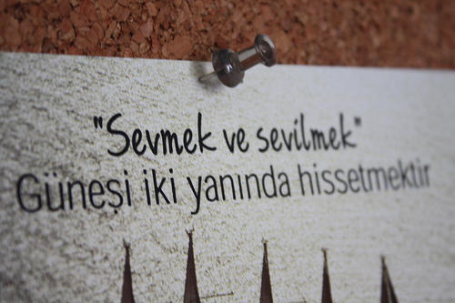 Sevmek mi daha güzel yoksa sevilmek mi?