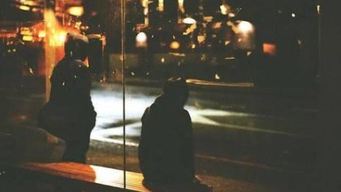 Gece yarısı bir kız neden dışarıda olamaz?