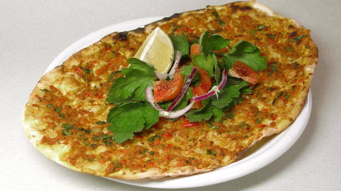 Lahmacun gömelim desem, yanına ne istersiniz içecek olarak?