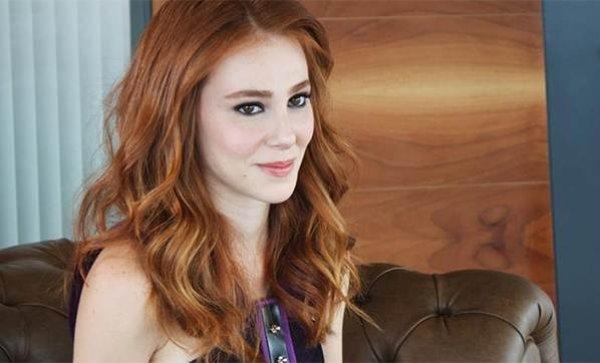 Elçin sangu VS Avrıl lavigne hangisi güzel arkadaşlar?