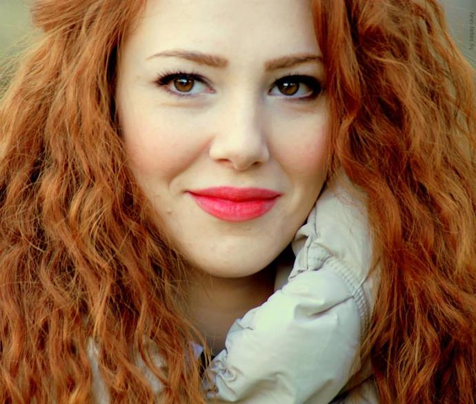 Elçin sangu VS Avrıl lavigne hangisi güzel arkadaşlar?