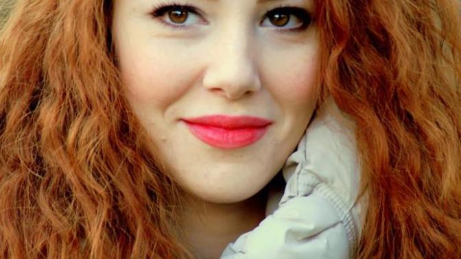 Elçin sangu VS Avrıl lavigne hangisi güzel arkadaşlar?