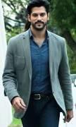Burak Özçivit saç modeli nasıl yapılır bilen var mı?