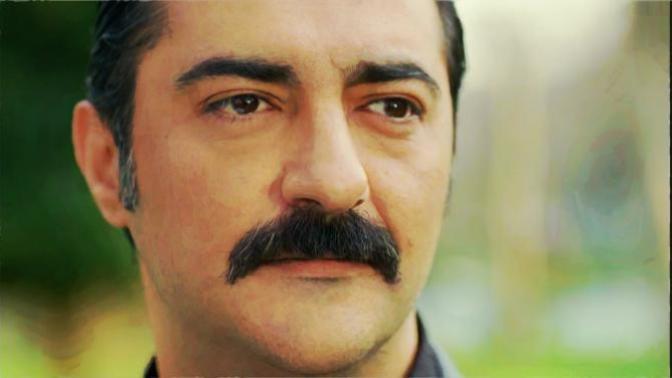 Sizce Kaşları Lens mi?