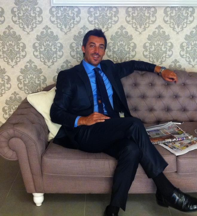 Adnan Oktar'ın öğrencisi Bülent Sezgin sizcede çok yakışıklı değil mi?