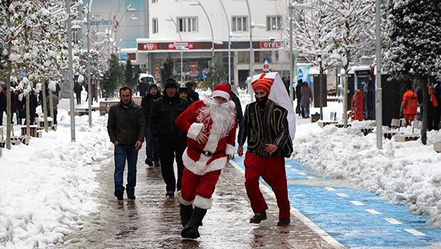 Aranızda Noel Baba kovalamak isteyen var mı?