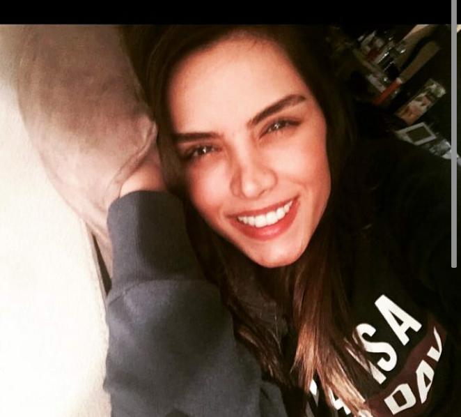 Uzun kizlar mi daha feminen duruyor yoksa kisa minyon mu hangisu tercihiniz?