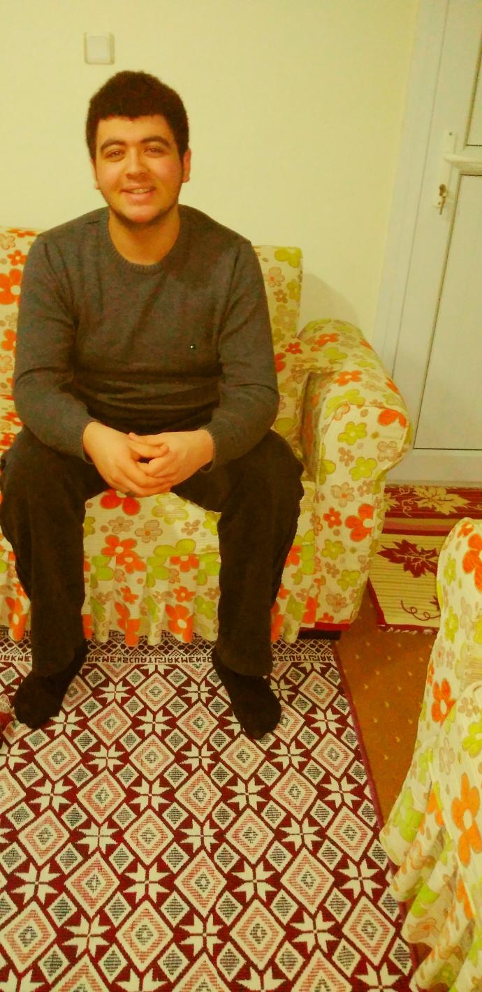 Arkadaşlar neden sevgilim olmuyor :( :( :( :( :( :( çokmu tipsiz biriyim :( :( ?