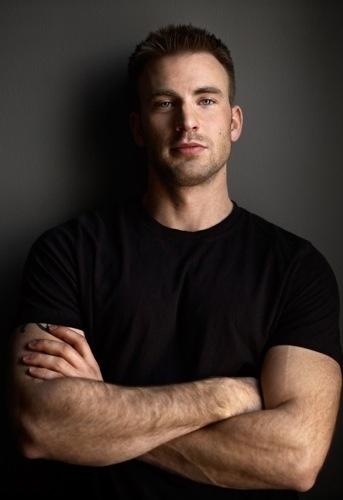 Chris Evans'a benzeyen biri yok mu?