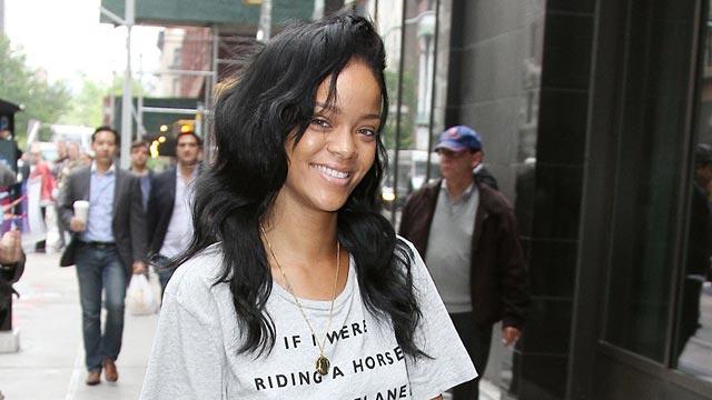 Rihanna makyajsız nasıl sizce?