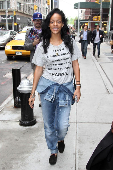 Rihanna makyajsız nasıl sizce?