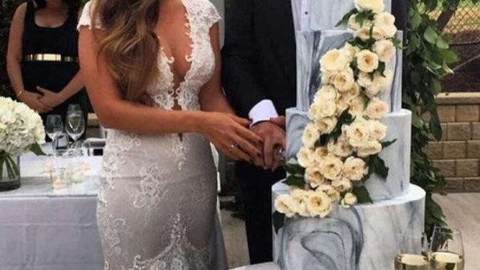 Bir kız neden böyle bir ''gelinlik'' giyer?