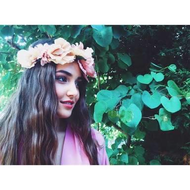 Sizce Hande Erçel mi daha güzel yoksa Tuba büyüküstün mü?