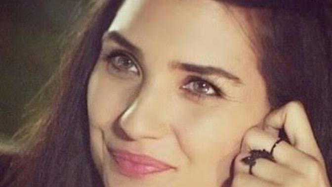 Sizce Hande Erçel mi daha güzel yoksa Tuba büyüküstün mü?