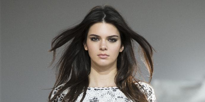 Kendall Jenner ve Hande Ataizi benzemiyor mu?