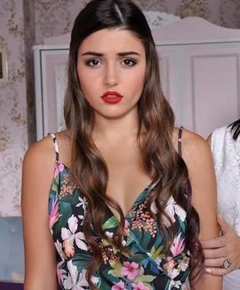 Bu kız tam bir esmer güzeli değilmi?