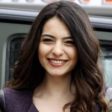 Sizce bu unlu bayan guzel mi? (resimli)?