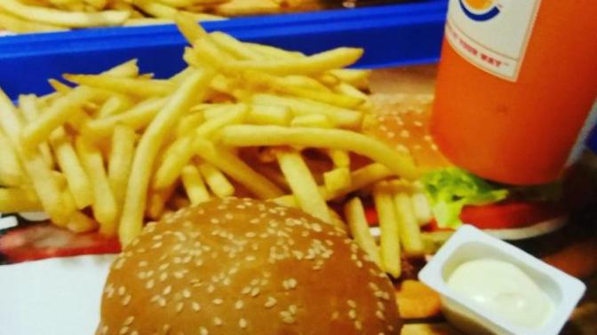 Fakir sevgilim yemek diye bana bunu yedirdi ayrılsam mı sizce?