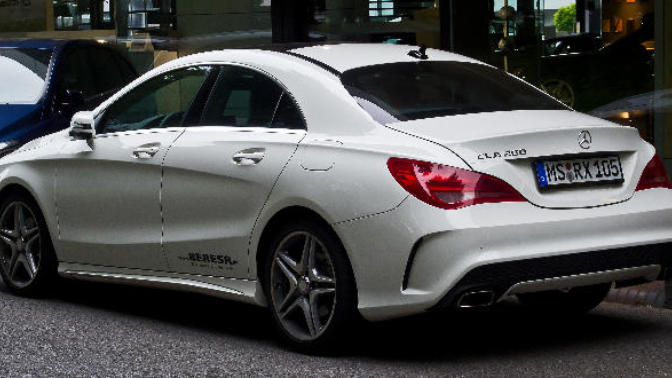 Kızlar, Mercedes cla 200 amg sizce bir erkeğe yakışır mı?