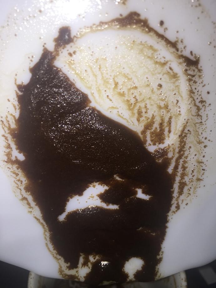 Kahve falı bakabilenler yorumlayabilir mi? Bilene eig seçeceğim :) ?