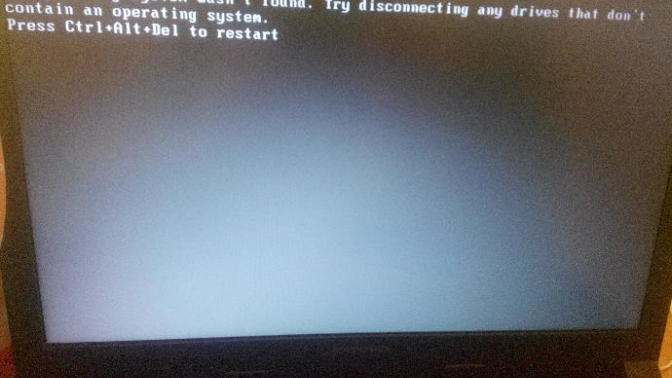 Laptop sıfırlama yaparken elektrikler kesildi yardım edebilir mi anlayan?
