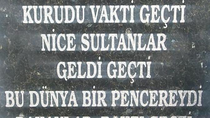 Mezar taşı yazılarını okurmusunuz :)?