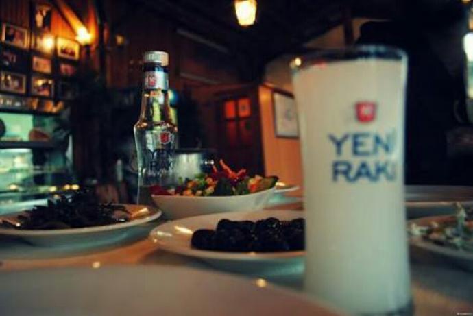 Yeni Rakı suyla mı, sodayla mı içilir?