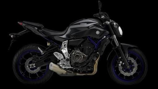 Racing değil de naked motor tutkusu?