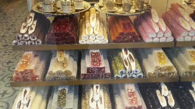 Istanbul'dan sevgili bulursan Eyüp sultan da lokum dağıtacagim, peki siz benden kurtulunca ne dağıtacaksiniz?