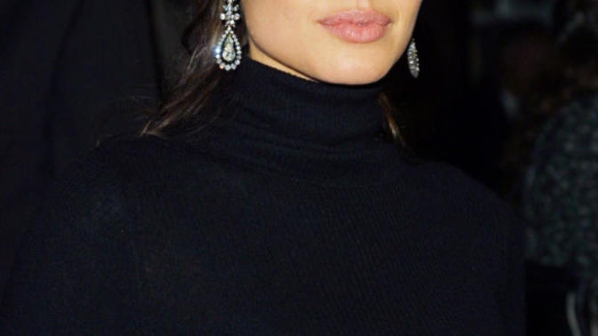 Adriana lima mı daha güzel yoksa angelina jolie mi?