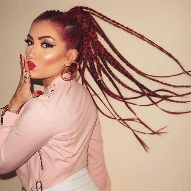 Helly Luv'u tanıyan var mı?
