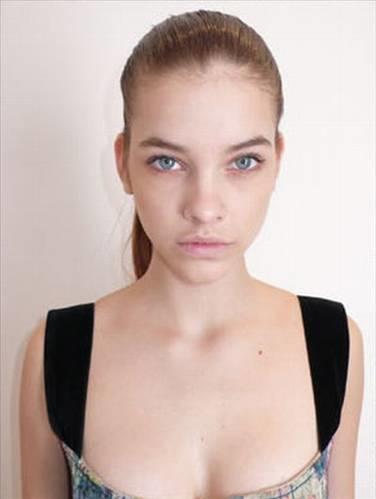 Barbara Palvin bir bana mı itici geliyor?