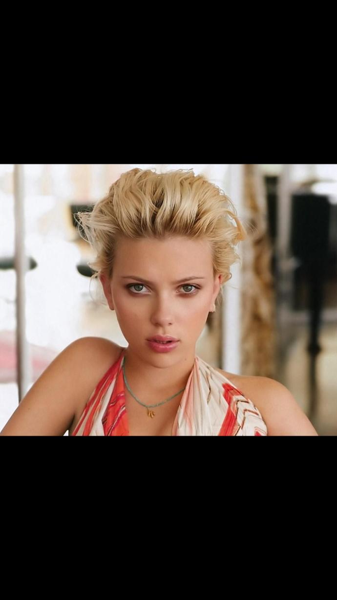 Scarlett Johansson mı Adriana Lima mı?
