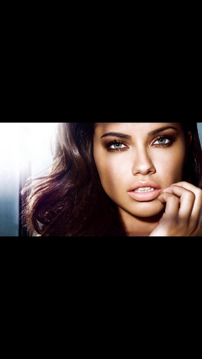 Scarlett Johansson mı Adriana Lima mı?