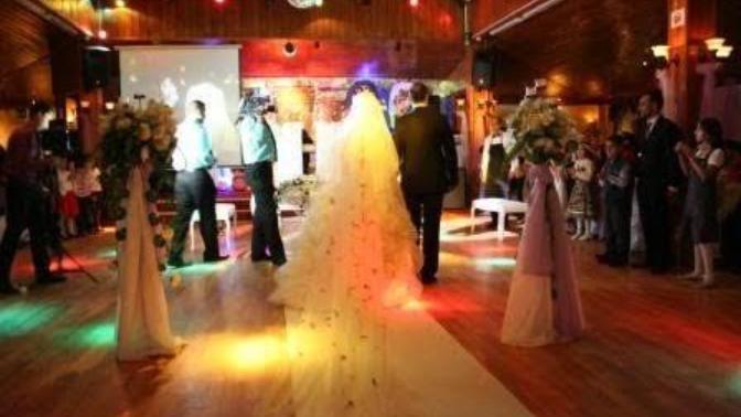 Salon düğünü mü sokak düğünü mü? Hangisini tercih ederdiniz?