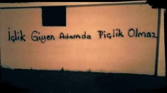 Neden içlik giyen adamları sevmez kızlar :) ?