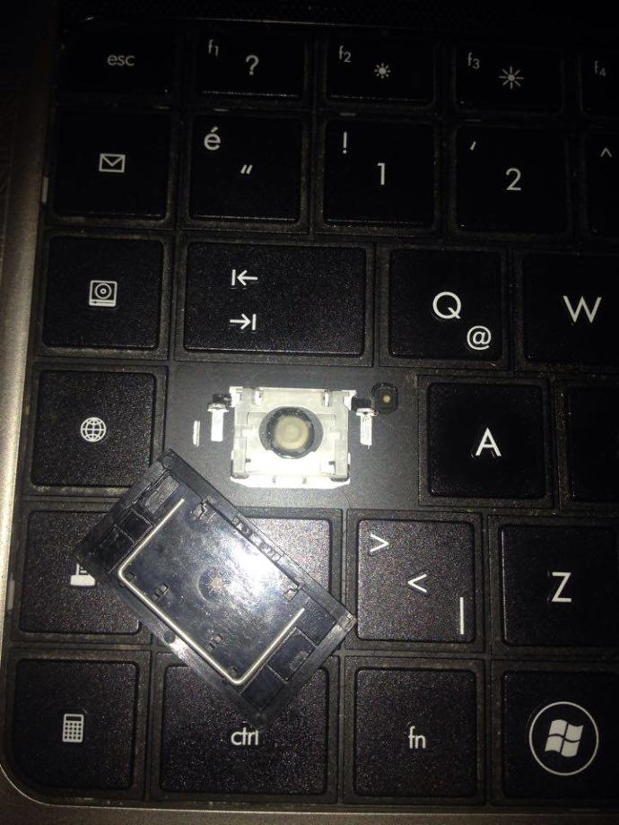 Laptop umun caps lock tuşu yerinden çıktı. Nasıl eski haline getirebilirim. Lütfen yardım  ?