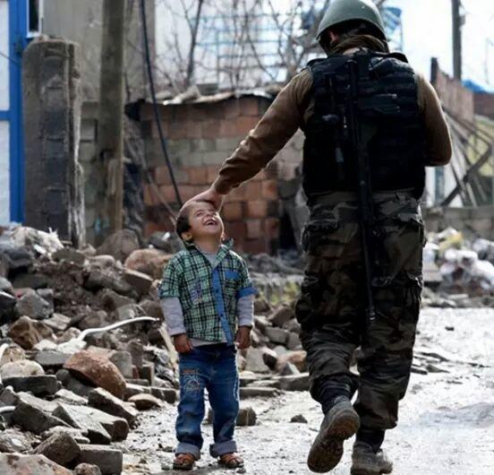 İyi insanlar hiçbir zaman kötü insanlar kadar ilgi görmez. sizcede haklı değilmiyim?